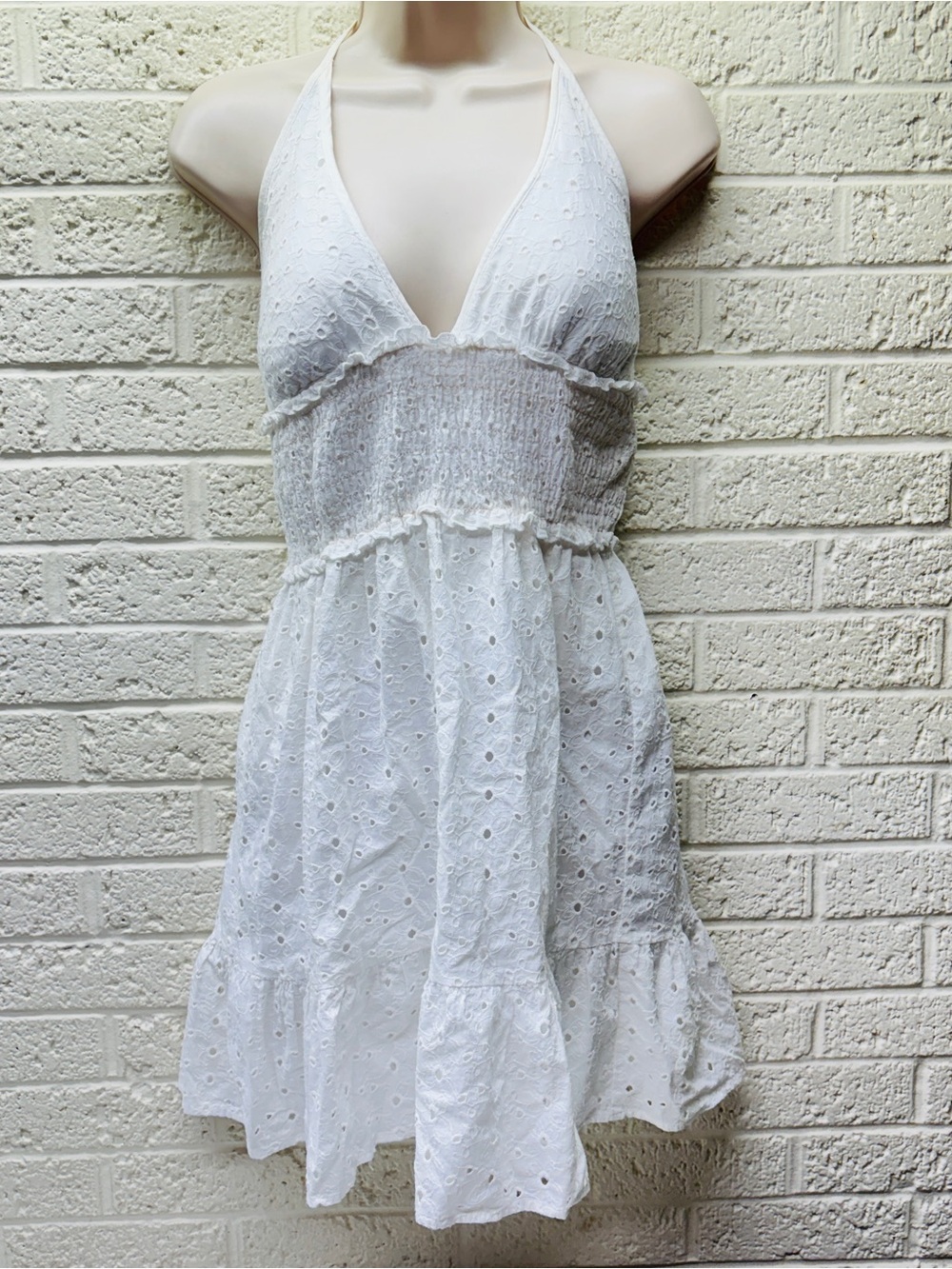 XOXO Collection S White Embroidered Floral Eyelet Lace V-Neck Halter Dress • G‼